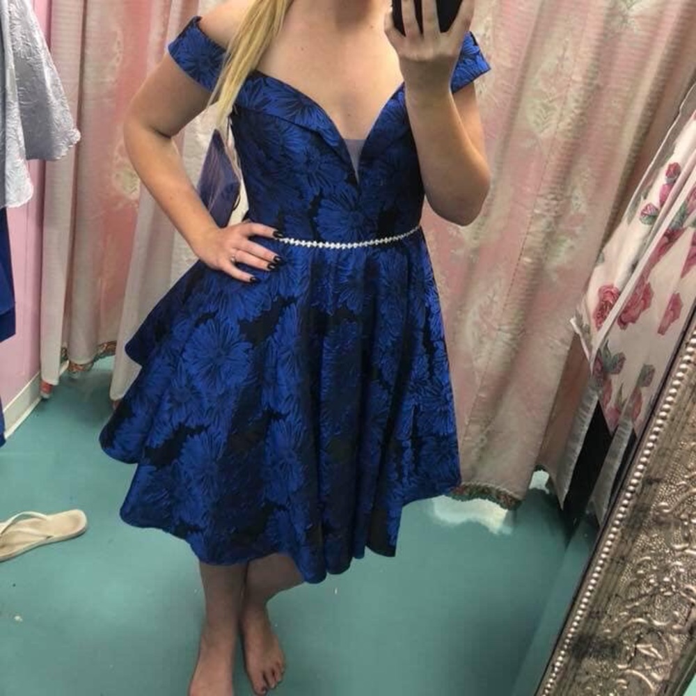 Beautiful homecoming/ prom dress